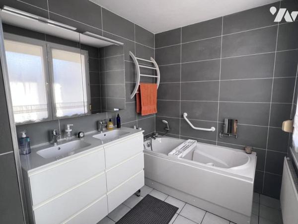 MAISON CENTRE VILLE AVEC GARAGE