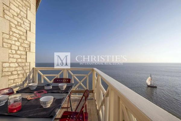 Appartement en duplex vue mer avec terrasse, grotte et parking à Meschers-sur-Gironde