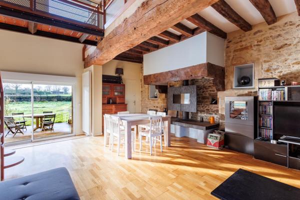 Longère rénovée – Vie de plain-pied possible – DPE C – Terrain 1 500 m² – 12 min axe Rennes-Laval