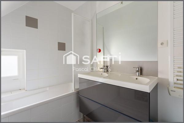 Longère rénovée – Vie de plain-pied possible – DPE C – Terrain 1 500 m² – 12 min axe Rennes-Laval