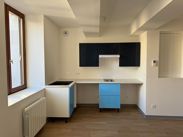 Immeuble rénové offrant trois logements lumineux dont deux T1 bis et un duplex T3 secteur Capucins Carcassonne