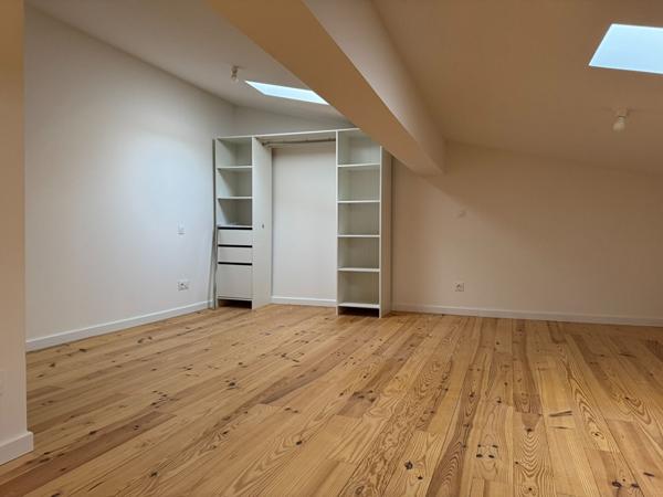 Immeuble rénové offrant trois logements lumineux dont deux T1 bis et un duplex T3 secteur Capucins Carcassonne