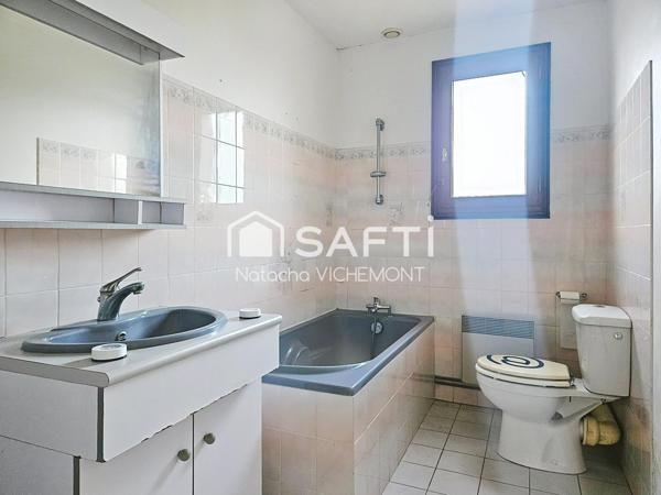 Quartier port du Loiron, au calme, maison à fort potentiel!