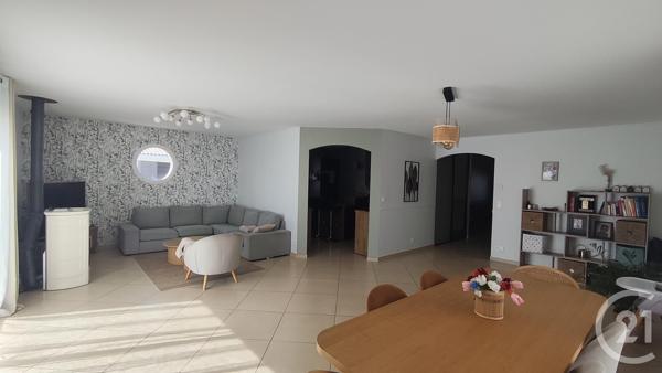 Maison à vendre  5 pièces - 144 m 2   SAINTES  - 17