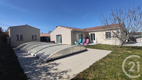 Maison à vendre  5 pièces - 144 m 2   SAINTES  - 17