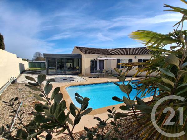 Maison à vendre  5 pièces - 144 m 2   SAINTES  - 17