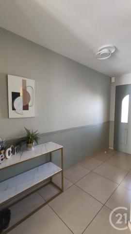 Maison à vendre  5 pièces - 144 m 2   SAINTES  - 17