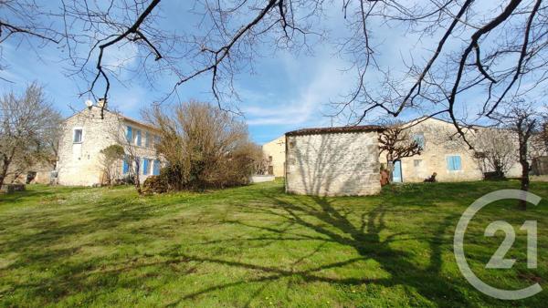 Maison à vendre  5 pièces - 144 m 2   SAINTES  - 17