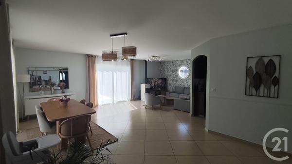 Maison à vendre  5 pièces - 144 m 2   SAINTES  - 17