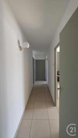 Maison à vendre  5 pièces - 144 m 2   SAINTES  - 17