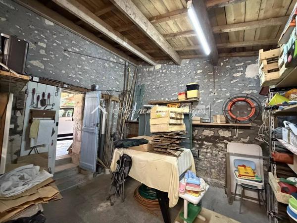 MAISON A MESCHERS