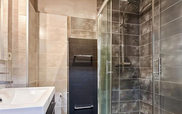 Appartement à louer    3 pièces •  Vals-les-Bains