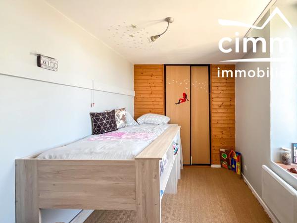 Appartement T4 de 120,16 m² - Premier étage - plusieurs dépendances - Petite terrasse vue Chartreuse