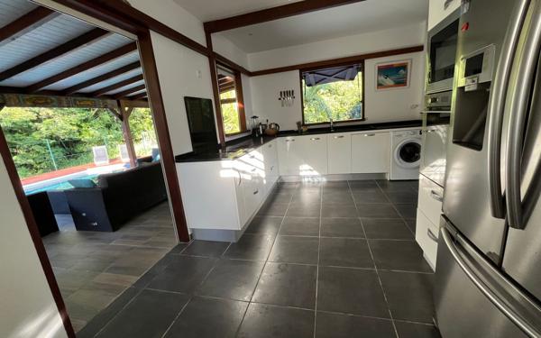 Maison à vendre    8 pièces • 160 m2 Saint-François