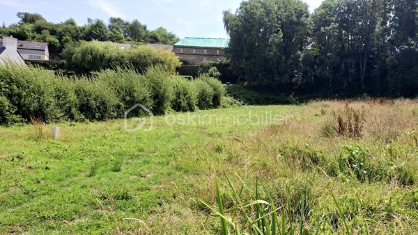 Au cœur du Finistère, dans la commune prisée du JUCH, à proximité de QUIMPER et des axes routiers, venez découvrir ce terrain constructible idéal pour votre futur projet immobilier dans un environnement calme et paisible.
Le terrain est issu de la division d'une parcelle de 2160 m², divisée en trois lots. Le terrain est exposé plein sud.
Le terrain est viabilisé.

N'hésitez pas à me contacter pour plus d'informations.