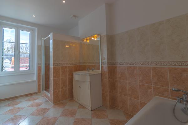 Maison La Vernelle 6 pièce(s) 159 m2