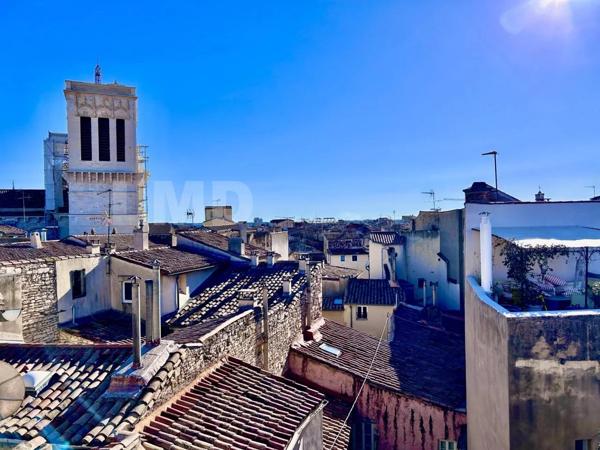 écusson de nimes, calme, lumineux, vue dégagé