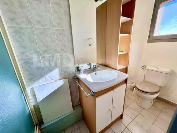 écusson de nimes, calme, lumineux, vue dégagé