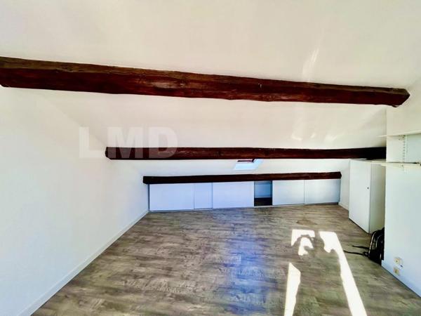 écusson de nimes, calme, lumineux, vue dégagé