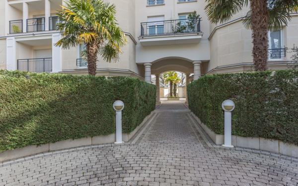 Appartement à vendre    2 pièces • 49,81 m2 Le Plessis-Robinson