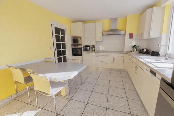 Maison de charme en pierres de 149 m2, Piscine chauffée, À 3 min de Plouay, 15 min de Lorient, Agglomération de Lorient, 25 min du littoral