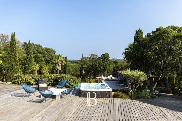 Sainte-Lucie-de-Porto-Vecchio, Villa 8 Chambres -  261 m² à vendre