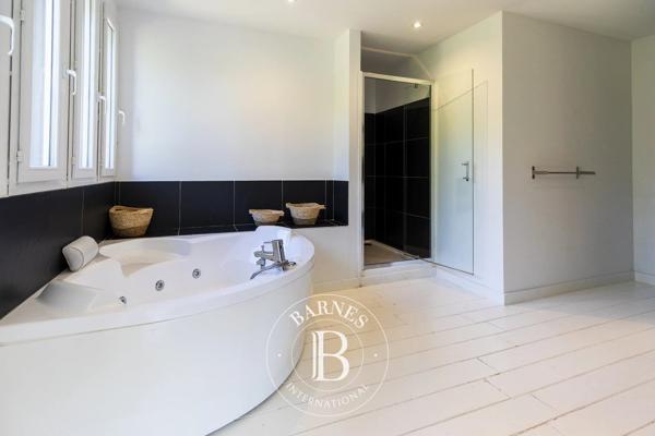 Sainte-Lucie-de-Porto-Vecchio, Villa 8 Chambres -  261 m² à vendre
