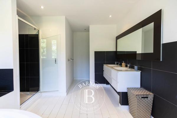Sainte-Lucie-de-Porto-Vecchio, Villa 8 Chambres -  261 m² à vendre