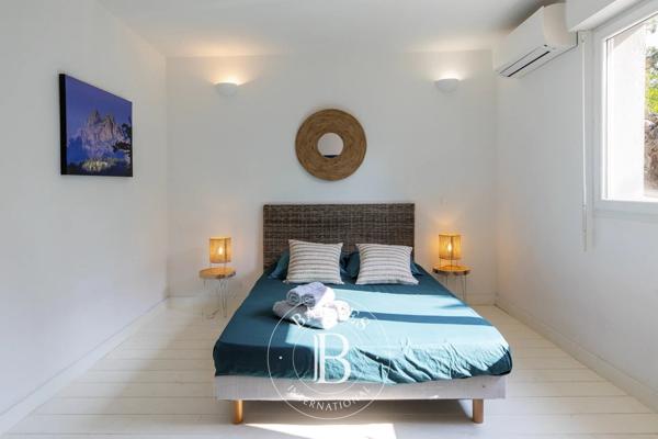Sainte-Lucie-de-Porto-Vecchio, Villa 8 Chambres -  261 m² à vendre