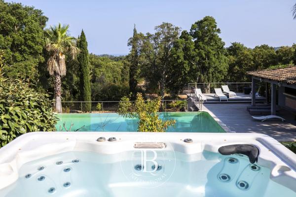 Sainte-Lucie-de-Porto-Vecchio, Villa 8 Chambres -  261 m² à vendre