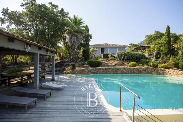 Sainte-Lucie-de-Porto-Vecchio, Villa 8 Chambres -  261 m² à vendre
