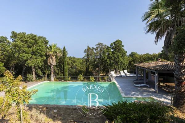 Sainte-Lucie-de-Porto-Vecchio, Villa 8 Chambres -  261 m² à vendre