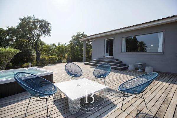 Sainte-Lucie-de-Porto-Vecchio, Villa 8 Chambres -  261 m² à vendre