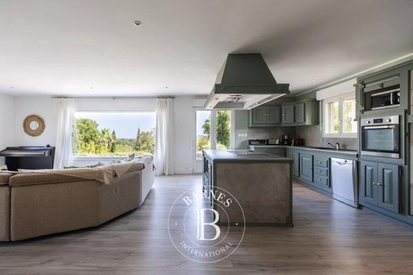 Sainte-Lucie-de-Porto-Vecchio, Villa 8 Chambres -  261 m² à vendre