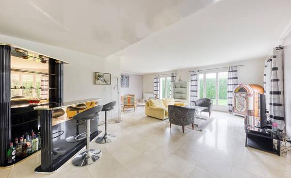 Maison 9 pièce(s) 226.2 m2