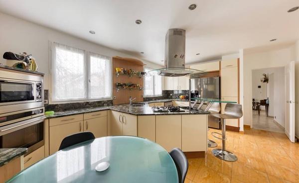 Maison 9 pièce(s) 226.2 m2