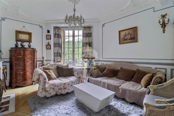 ERA COLOMBES : Splendide Appartement Haussmannien en Plein Centre-Ville