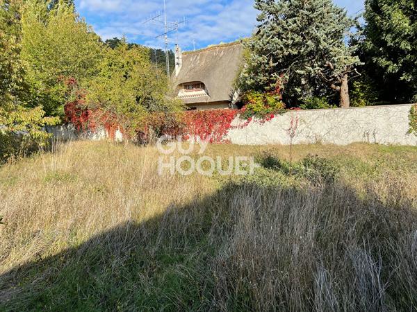 Terrain Ezy Sur Eure 720 m2 centre ville à pied .