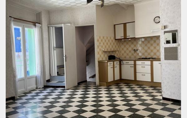 Vente Maison de village avec une grande cave à rafraîchir Marseille 12ème   