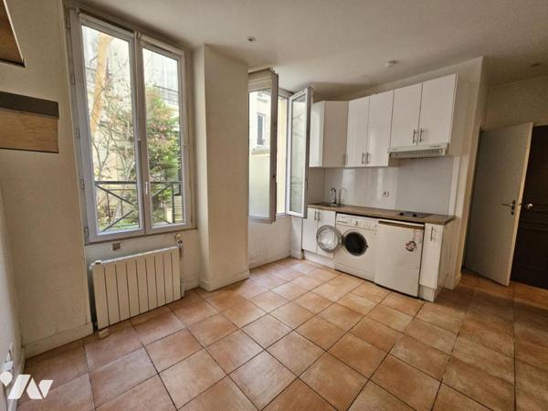 PROCHE BATIGNOLLES - Studio lumineux sur cour