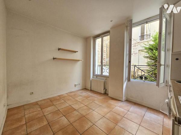 PROCHE BATIGNOLLES - Studio lumineux sur cour