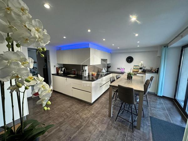 ROOFTOP APPARTEMENT  1ER ETAGE  ROOFTOP DUPLEX  TERRASSE  TERRAIN PRIVATIF BAVILLIERS