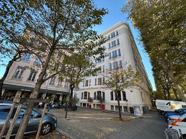 Plateau de bureau au sein d'un immeuble année 30 Art Déco à louer LYON 6EME (69), plateau de bureau à louer, plein coeur 6ème, quartier Foch