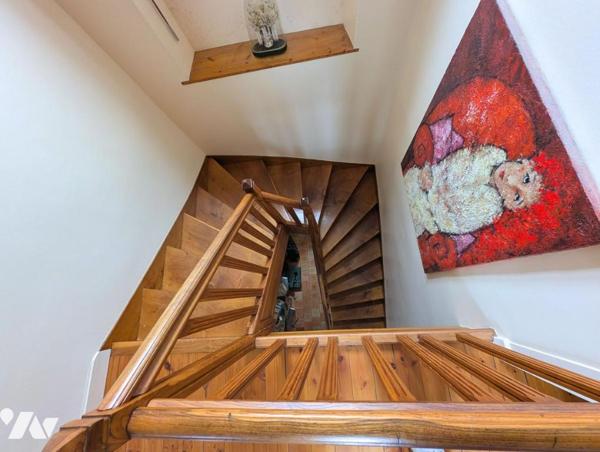 Maison en pierres avec jardin, à 300m de la mer, en plein centre-bourg