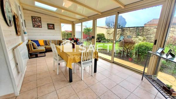 Maison familiale lumineuse avec véranda et jardin impeccable – 127 m² – 4 chambres- espace camping car