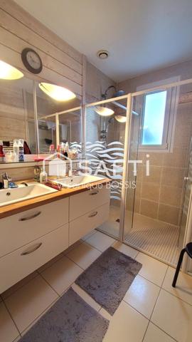 Maison familiale lumineuse avec véranda et jardin impeccable – 127 m² – 4 chambres- espace camping car