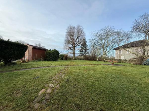 Jolie maison de village avec garage et jardin