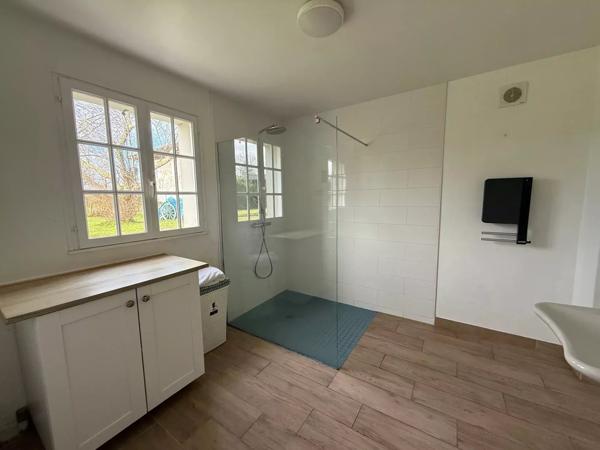 Jolie maison de village avec garage et jardin
