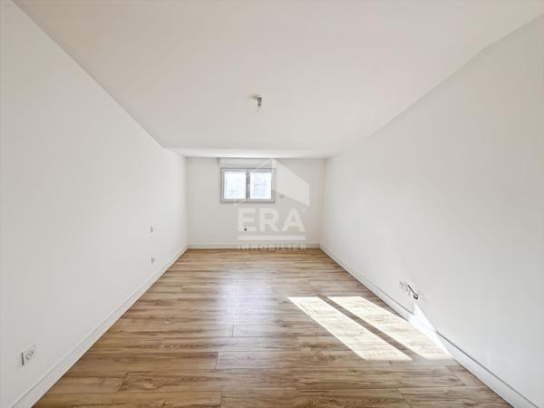 CHATEAURENARD - Maison de ville neuve 145 m2 avec cour