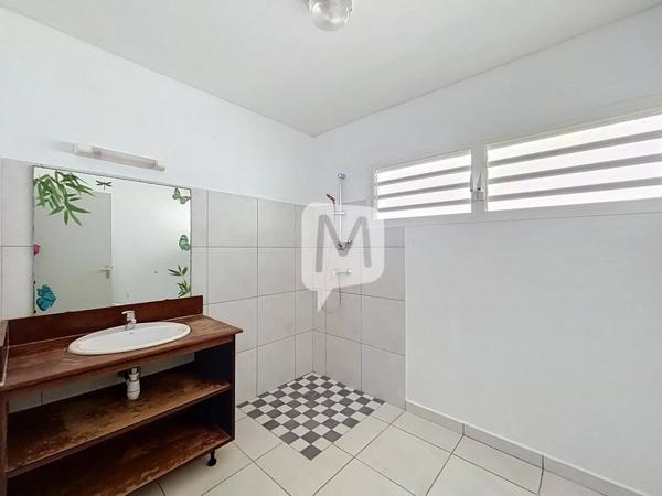 DPT GUYANE, À LOUER REMIRE MONTJOLY Villa T5 de 125 m2